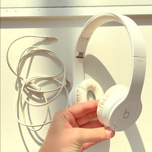 White Beats by Dr. Dre like brand new!